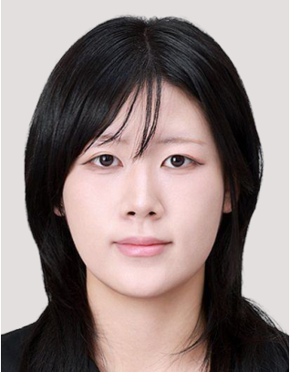 디자이너 이유라 증명사진